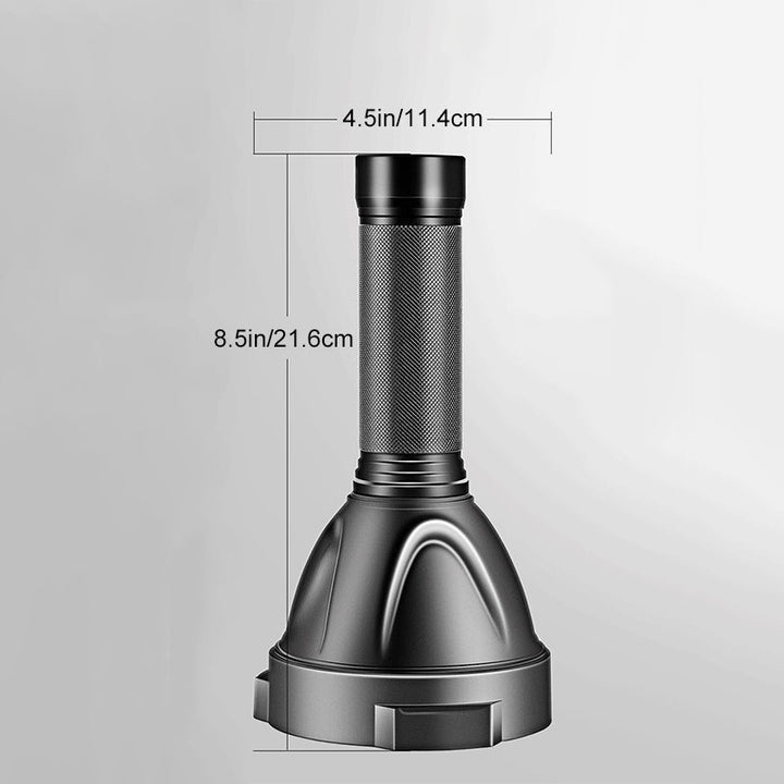"Superlysstark ficklampa med Cree XHP70 dioder, slitstarkt aluminiumhölje, idealisk för utomhusaktiviteter."