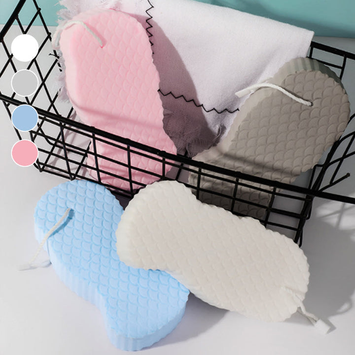 "Supermjuk exfolierande badsvamp i pastellfärger; skonsam rengöring för känslig hud, idealisk för barn och vuxna."