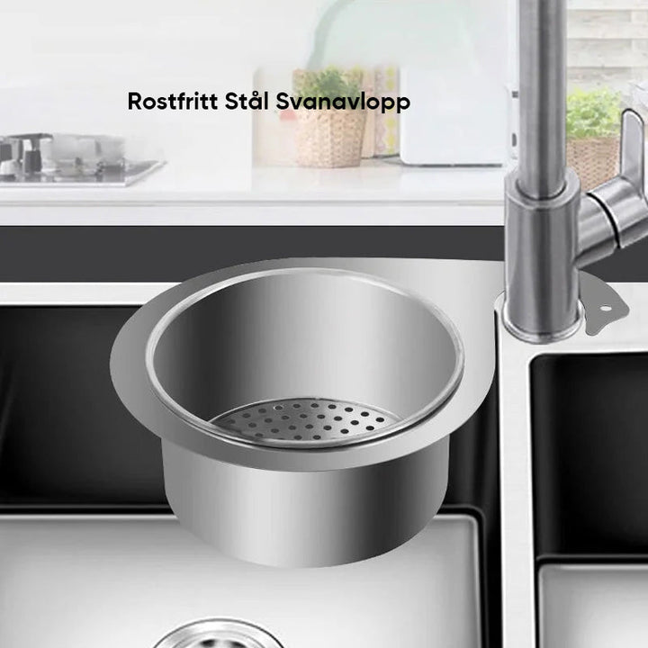 "Svanformad svänksil i rostfritt stål för kök, elegant design, effektiva hål för filtrering och enkel rengöring."
