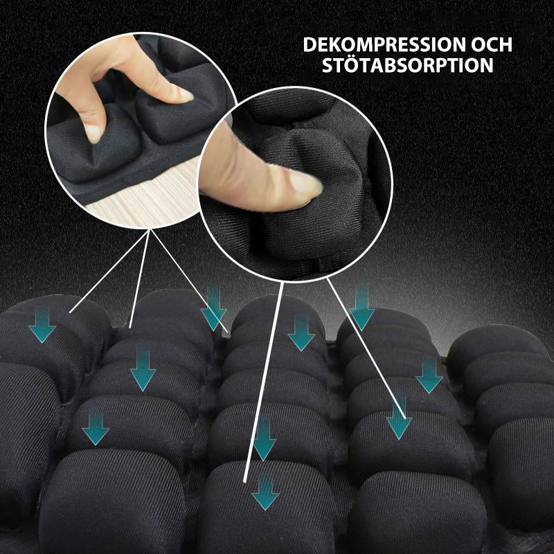 "Svart 3D-motorcykelsittdyna med ventilerande design, halkfri botten och elastiska remmar för maximal bekvämlighet och stabil