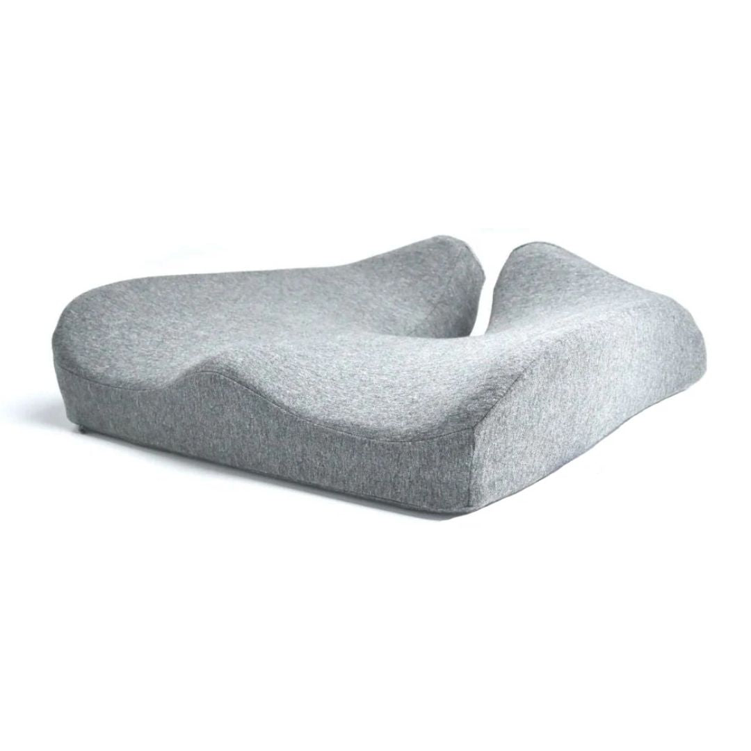 "Svart ergonomisk sittkudde med minnesskum och kylgel, perfekt för ergonomiskt stöd vid långvarigt sittande."