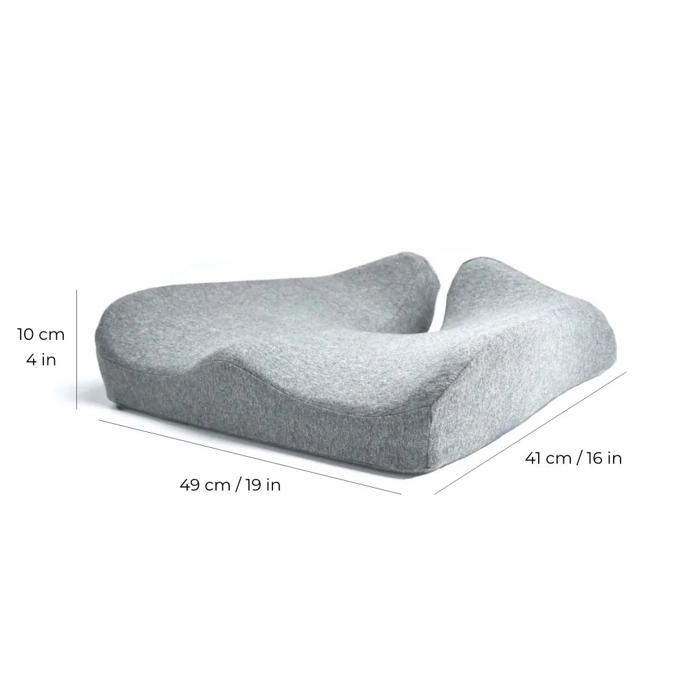 "Svart ergonomisk sittkudde med minnesskum och kylgel, perfekt för ergonomiskt stöd vid långvarigt sittande."