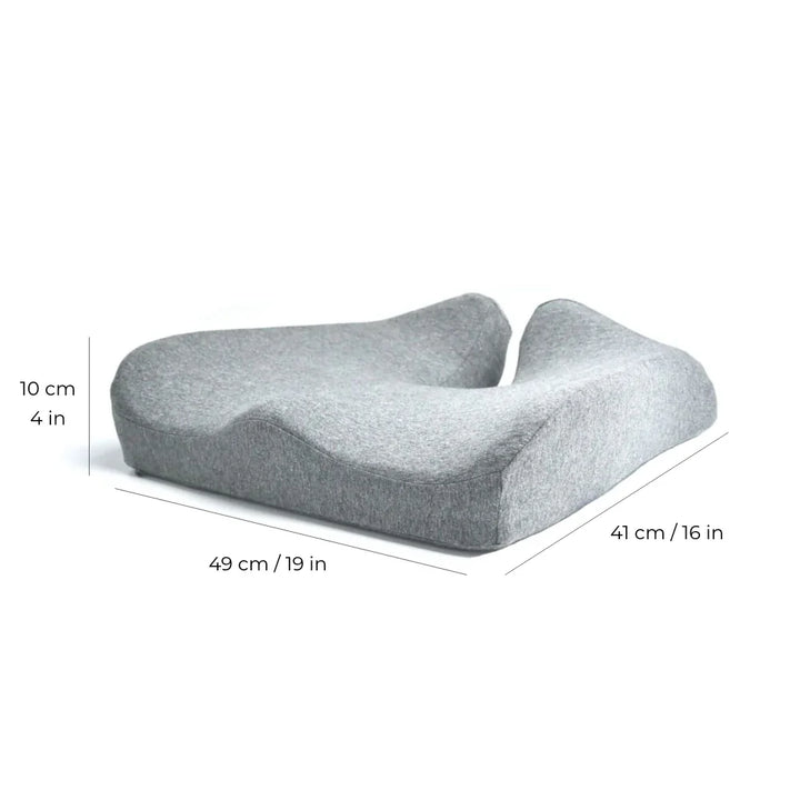 "Svart ergonomisk sittkudde med minnesskum och kylgel, perfekt för ergonomiskt stöd vid långvarigt sittande."