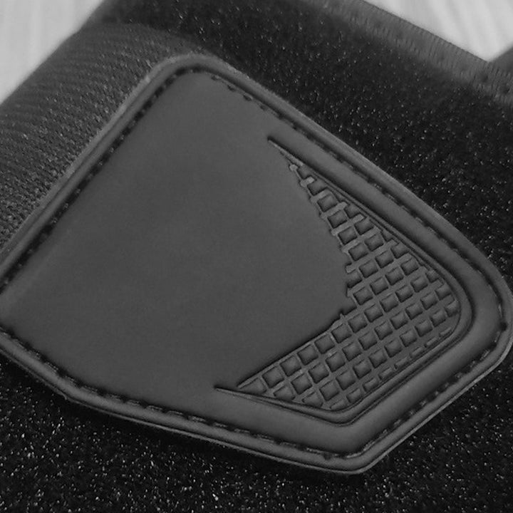 "Svart justerbart ryggbälte med stödfunktion för män & kvinnor, förbättrar hållning, bekvämt och diskret under kläder."