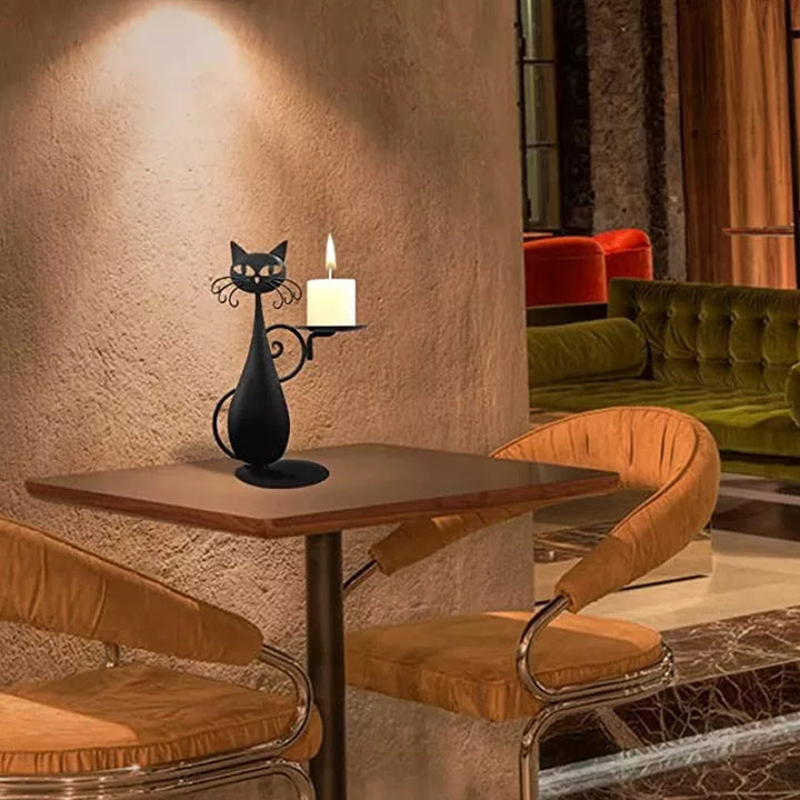 "Svart katt-design ljusstake i metall, handgjord med elegant svart yta, perfekt för heminredning och unik dekoration."