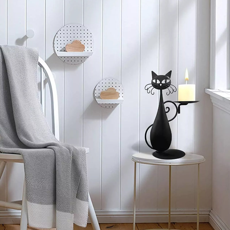 "Svart katt-design ljusstake i metall, handgjord med elegant svart yta, perfekt för heminredning och unik dekoration."