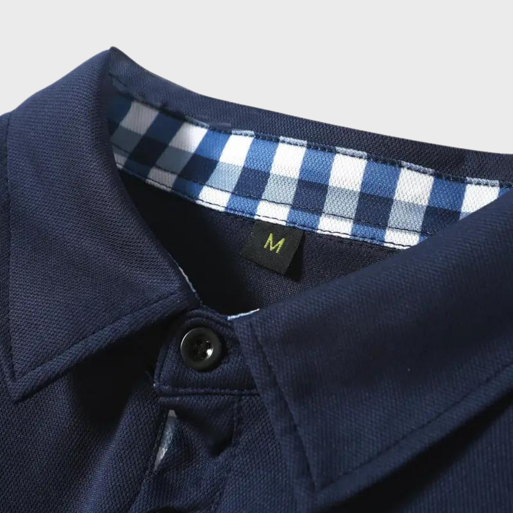 "Svart långärmad herr T-shirt, modern och stilren design med mjukt tyg, perfekt för lager-på-lager och kuranta outfits."