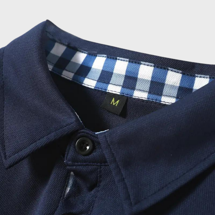 "Svart långärmad herr T-shirt, modern och stilren design med mjukt tyg, perfekt för lager-på-lager och kuranta outfits."