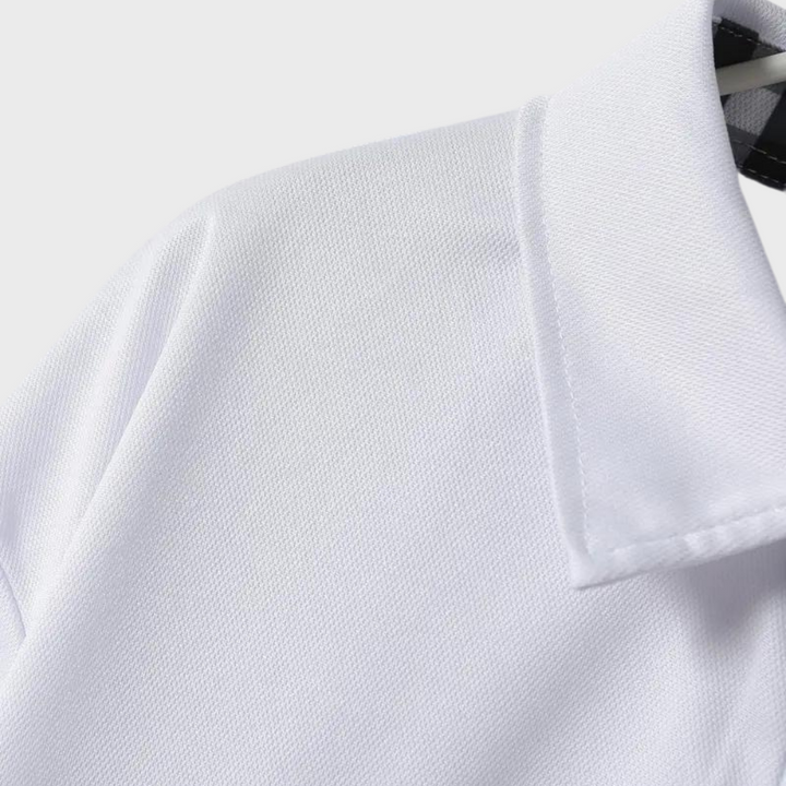 "Svart långärmad herr T-shirt, modern och stilren design med mjukt tyg, perfekt för lager-på-lager och kuranta outfits."