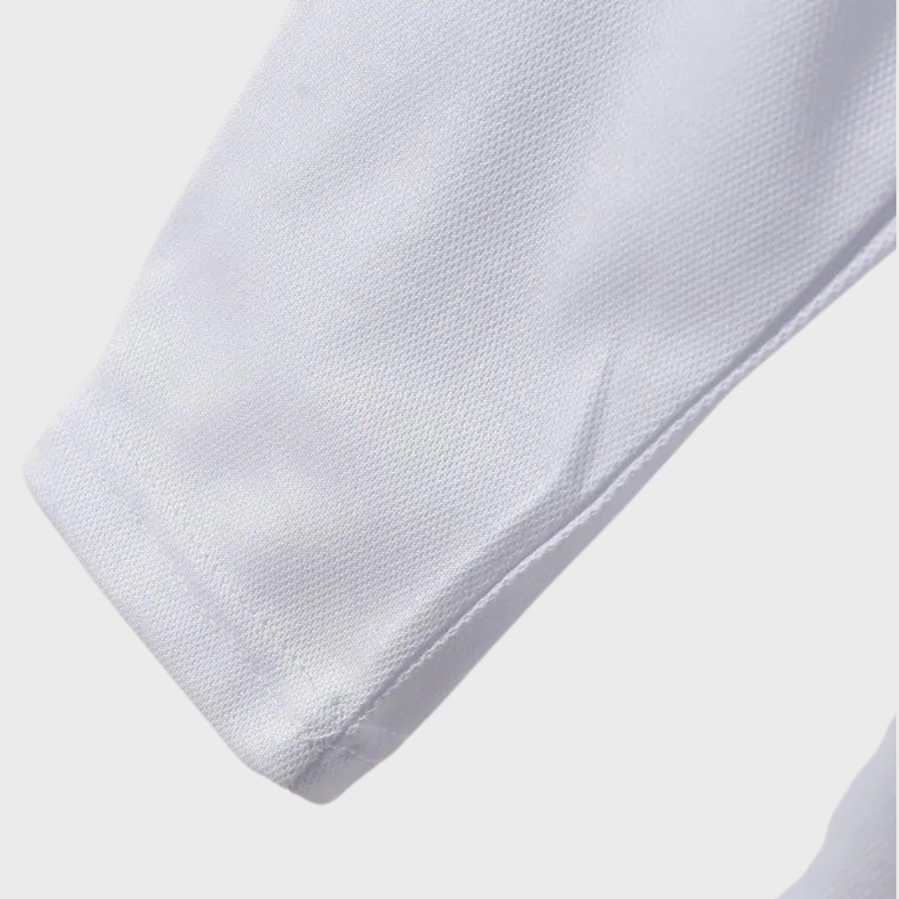 "Svart långärmad herr T-shirt, modern och stilren design med mjukt tyg, perfekt för lager-på-lager och kuranta outfits."