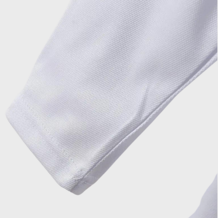 "Svart långärmad herr T-shirt, modern och stilren design med mjukt tyg, perfekt för lager-på-lager och kuranta outfits."