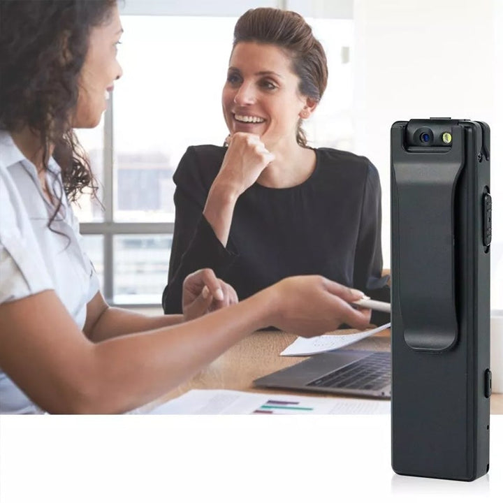 "Svart minikamera med 1080P FHD, ljudinspelning, nattläge, och kompakt design för säkerhet och övervakning"