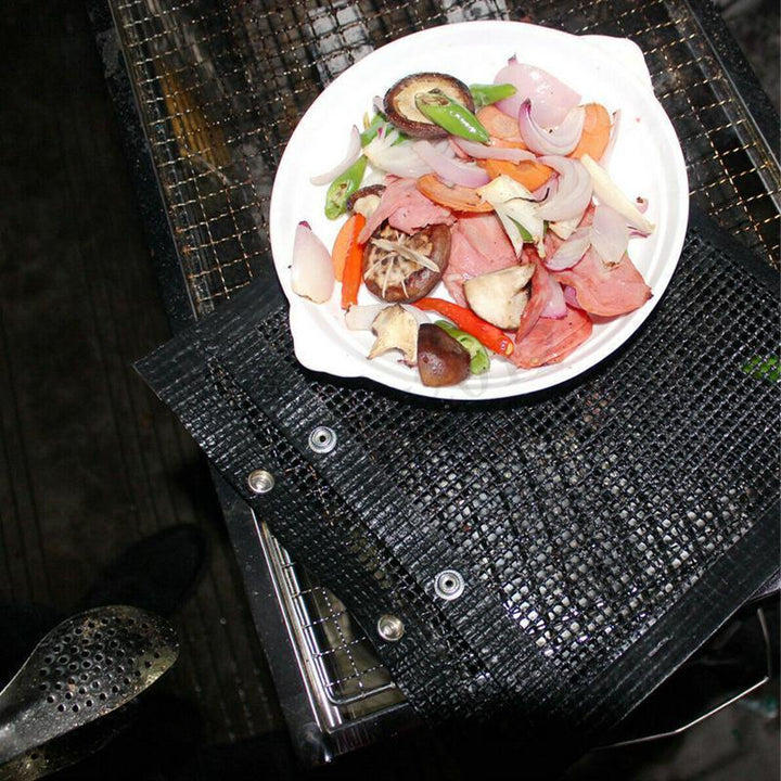 "Svart non-stick grill nätpåse, perfekt för enkel och effektiv grillning, gjord av PTFE-tyg med snäppförslutning."