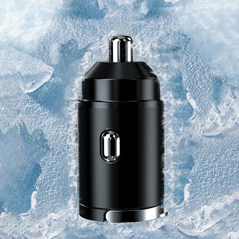 "Svart och silver, multikompatibel snabbladdande billaddare med USB och Typ-C portar för bilen, kompakt och säker."