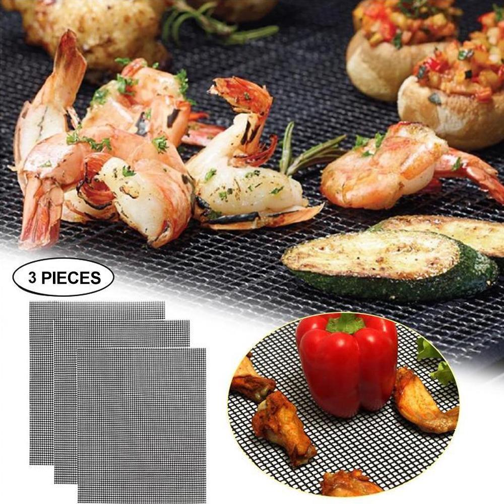 "Svart universell grillmatta, halksäker och värmetålig, 40x33cm, för jämn grillning och skydd mot fallande mat."