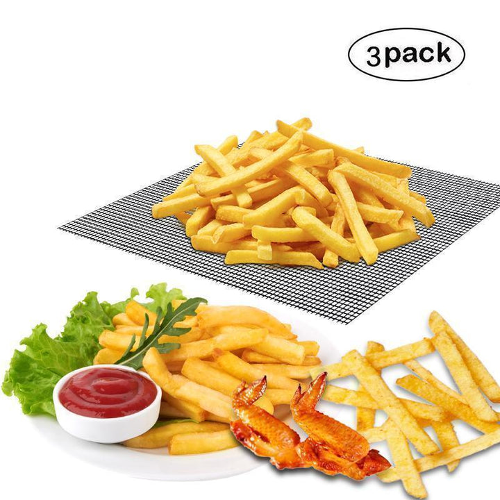 "Svart universell grillmatta, halksäker och värmetålig, 40x33cm, för jämn grillning och skydd mot fallande mat."