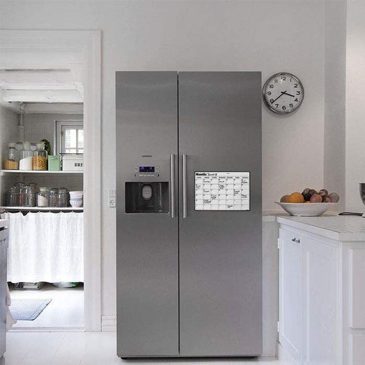 Svart-vit magnetisk kylskåpskalender av PET, visa tydlig veckoplanering; perfekt för köksorganisation och familjesamordning.