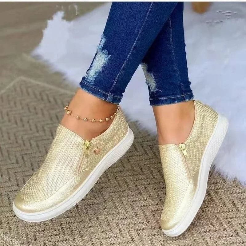 "Svarta mesh zip-up sneakers med vita flexibla sulor och sidodragkedja för enkel påtagning, perfekt kombination av stil och k