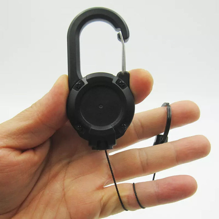 "Svart/vit multifunktionell nyckelring med infällbar vajer, hållbar aluminiumkarbin för utomhusbruk, ca 12,5 cm lång."