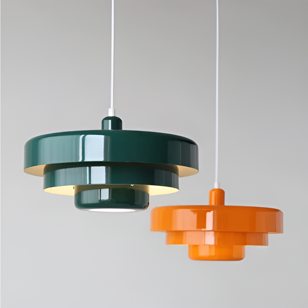 Taklampa i orange vintage stil med skandinavisk design för elegant och energieffektiv belysning i hem eller kontor.