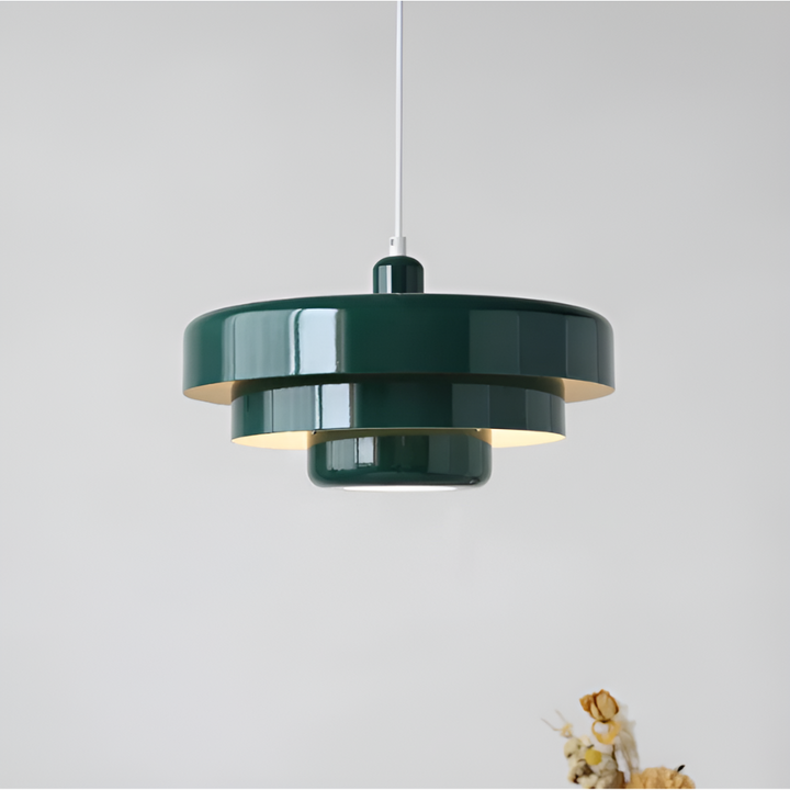 Taklampa i orange vintage stil med skandinavisk design för elegant och energieffektiv belysning i hem eller kontor.