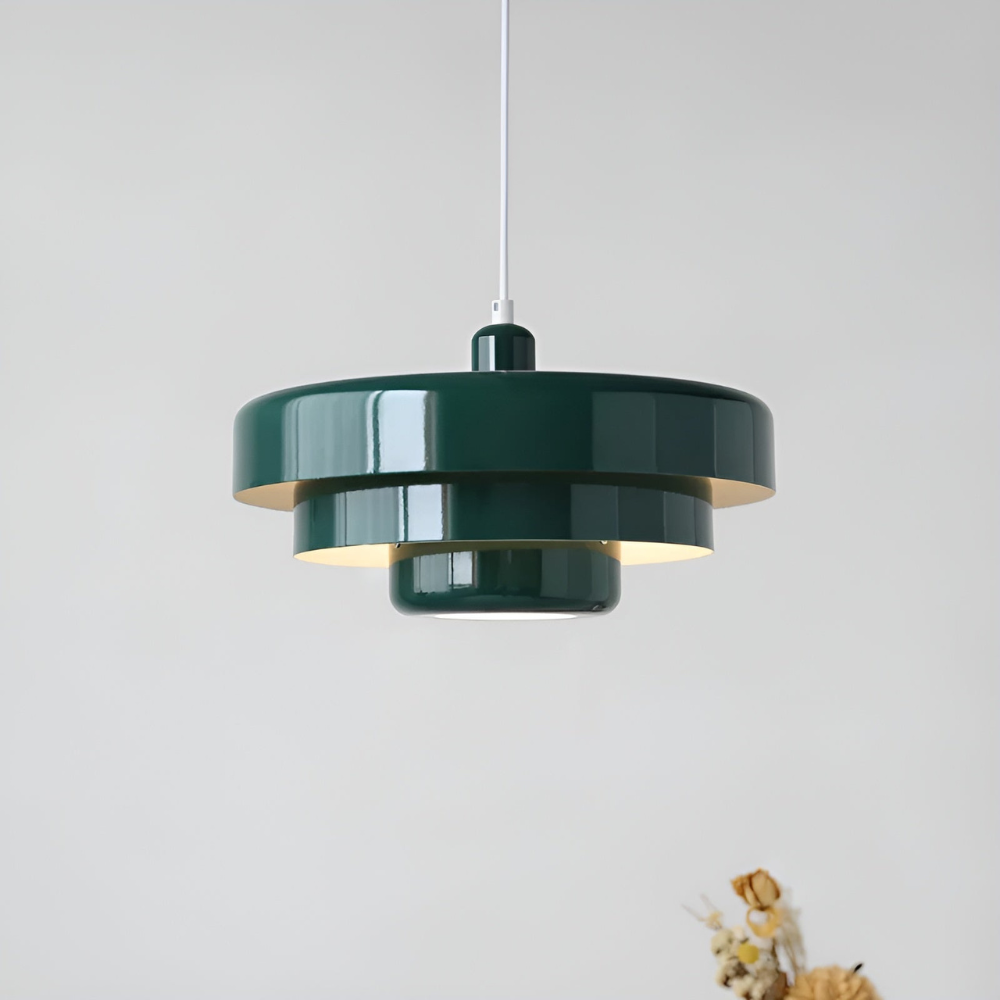 Taklampa i orange vintage stil med skandinavisk design för elegant och energieffektiv belysning i hem eller kontor.