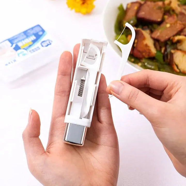 "Tandtrådsdispenser för resor i grön, rosa, vit. Bärbar och kompakt accessoar för enkel användning och påfyllning."