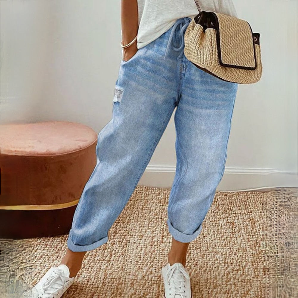 "Tidlösa denimjeans med smickrande passform i robust blå nyans för varje tillfälle, dammode."