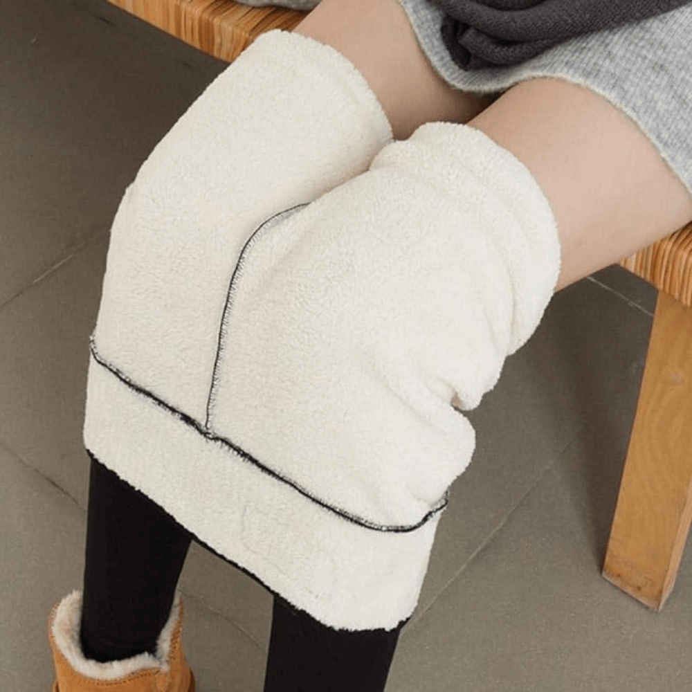 "Tjocka fleecefodrade leggings för kvinnor, svart färg, hög midja, mjuk fleece insida idealisk för vinterkomfort."