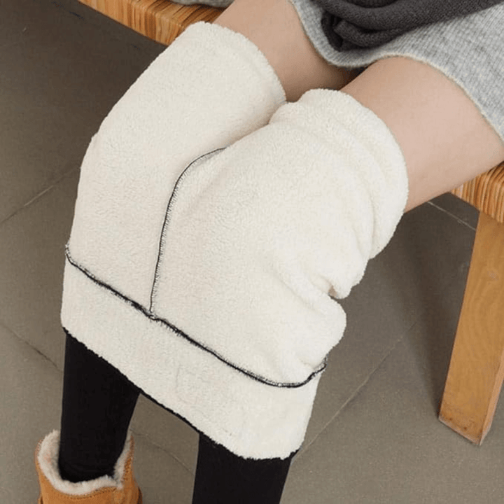 "Tjocka fleecefodrade leggings för kvinnor, svart färg, hög midja, mjuk fleece insida idealisk för vinterkomfort."