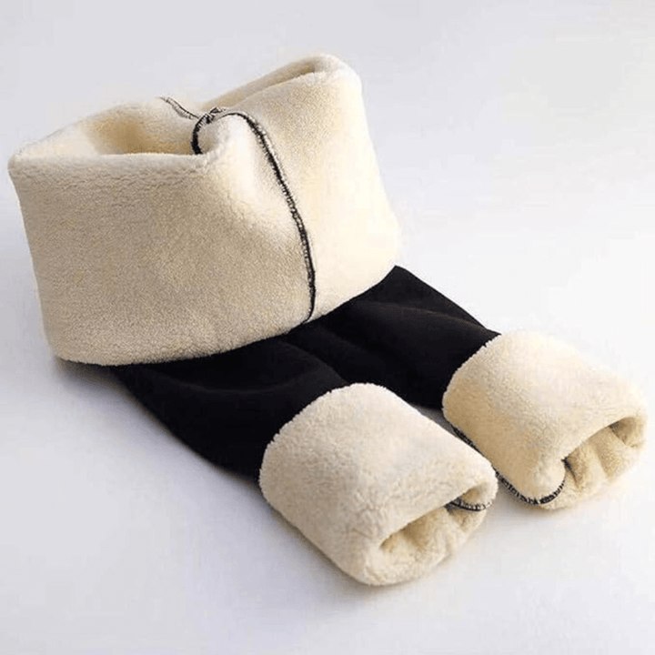 "Tjocka fleecefodrade leggings för kvinnor, svart färg, hög midja, mjuk fleece insida idealisk för vinterkomfort."