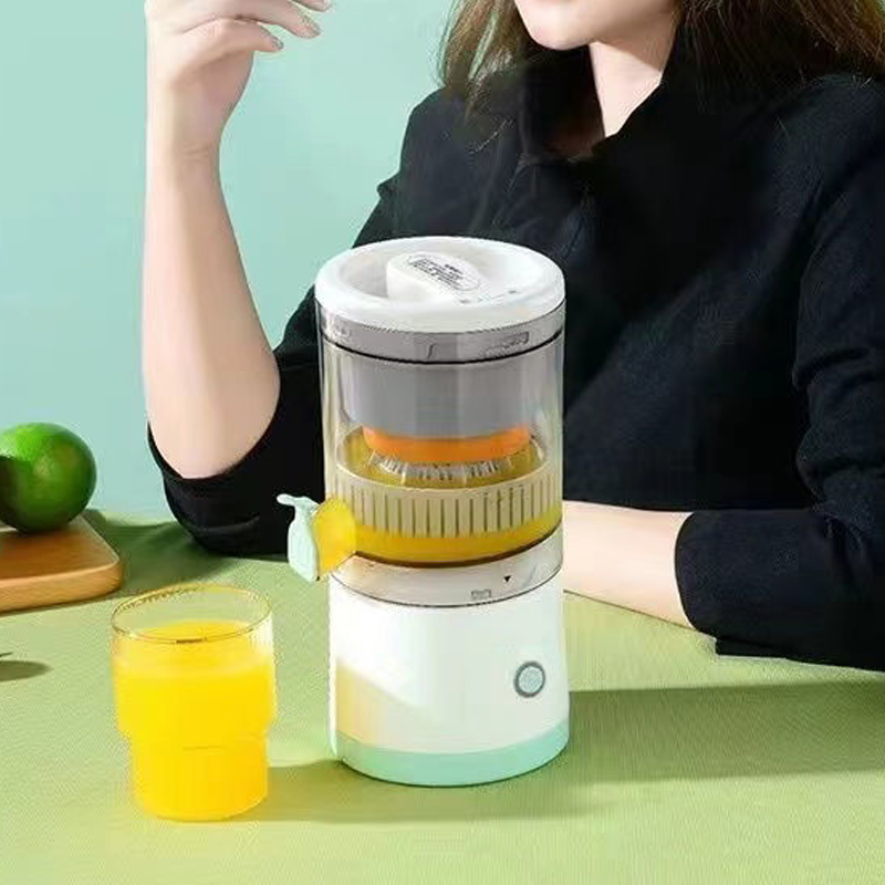 "Trådlös elektrisk juicepress med modern kompaktdesign för enkel och snabb juicning av frukter och grönsaker."