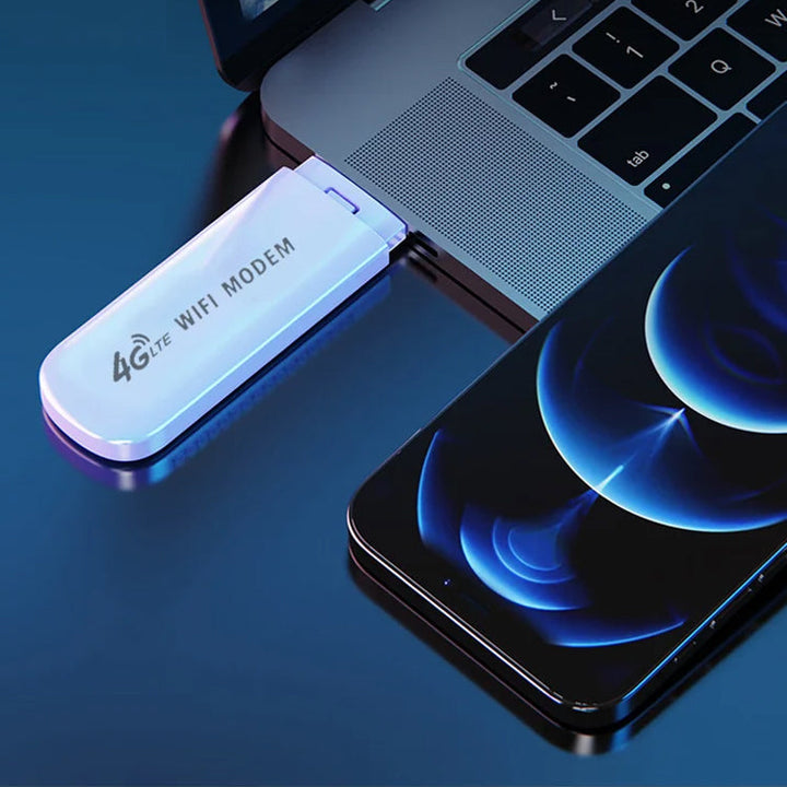 Trådlöst bärbart WiFi nätverkskort med dubbla antenner, svart design, för snabb och stabil internetanslutning.