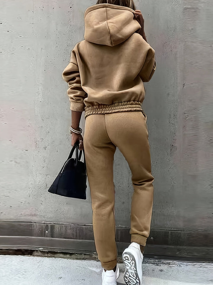 "Träningsdräktset med hoodie och jogger för höst/vinter, eleganta snitt i khaki, marinblå, svart, röd. Mysigt för kalla dagar