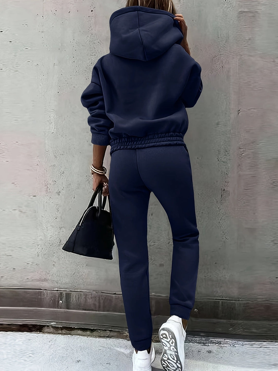 "Träningsdräktset med hoodie och jogger för höst/vinter, eleganta snitt i khaki, marinblå, svart, röd. Mysigt för kalla dagar