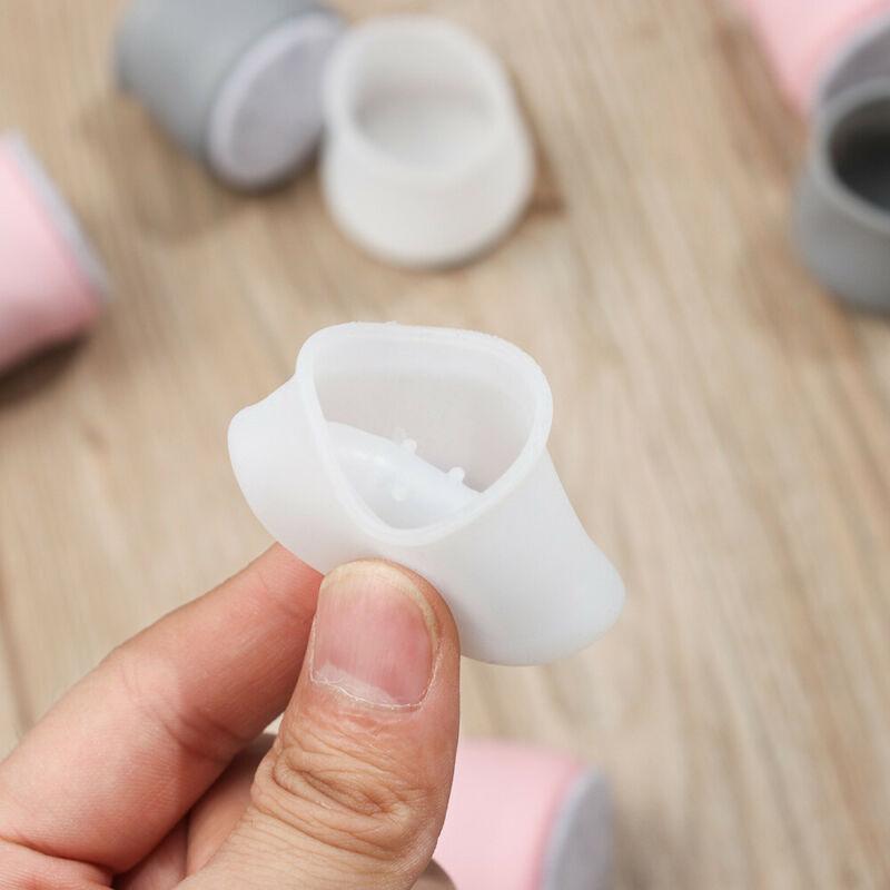 Transparenta silikon möbeltassar i 4-pack, skyddar golv mot repor, osynligt smälter in i heminredning.
