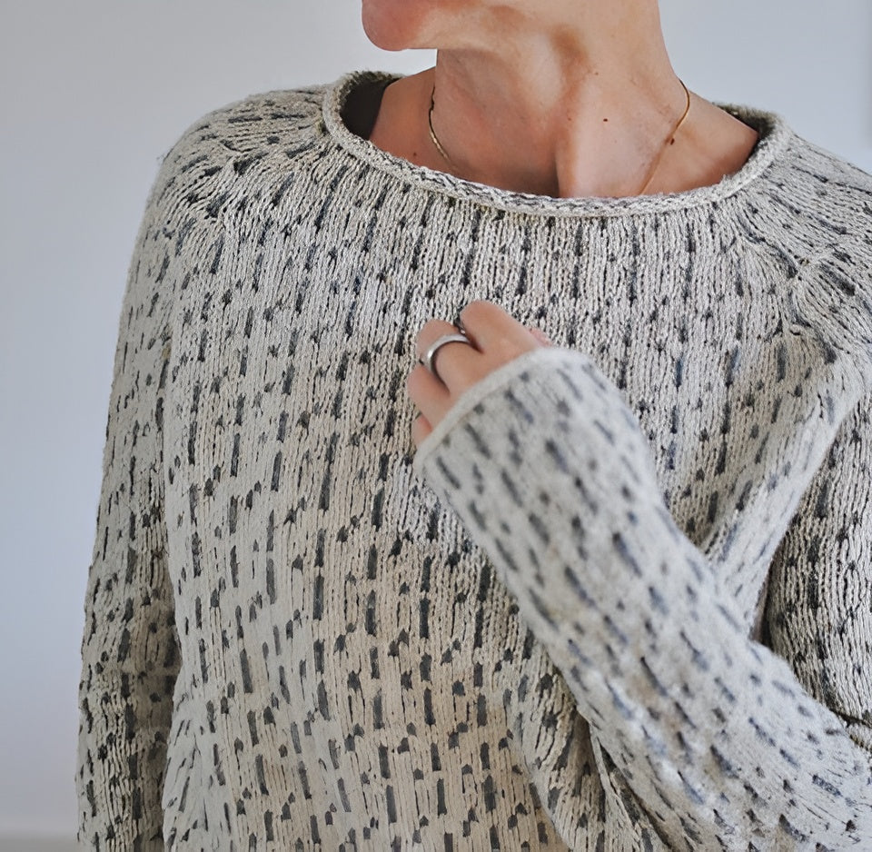 "Trendig Allis tröja för kvinnor, bekväm passform, mångsidig, eleganta detaljer, passar både till jeans och kjol."
