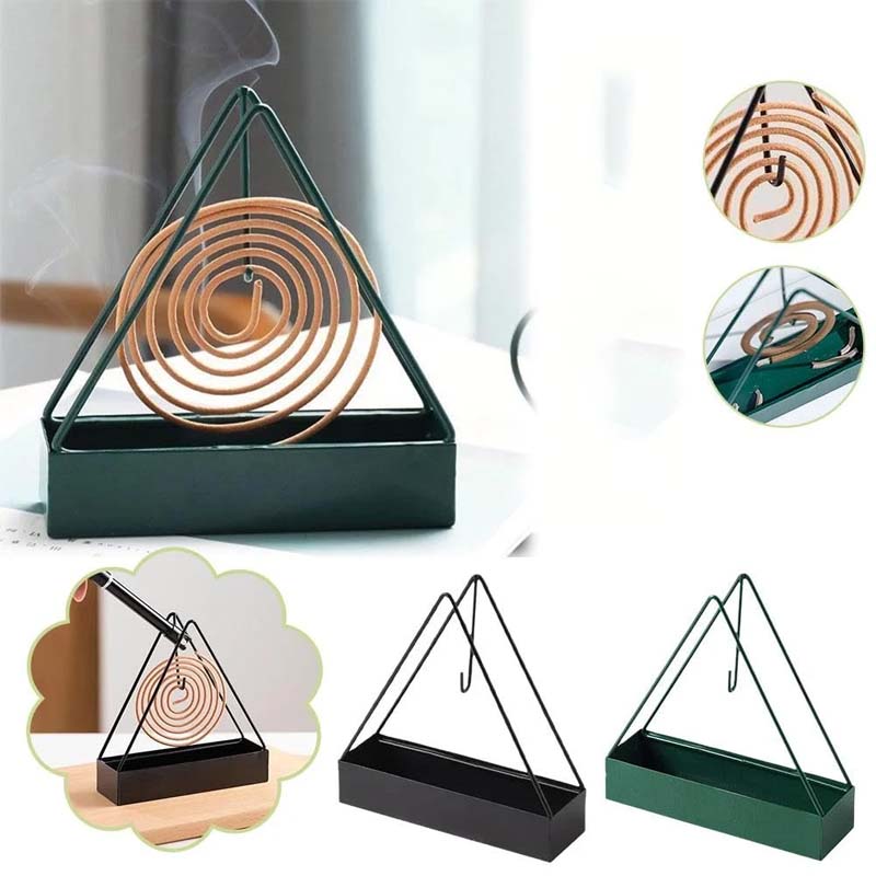 "Triangulärt myggspiralställ i svart järn, elegant och stabil design för inomhus och utomhus bruk, 15.5×15×4.5 cm."