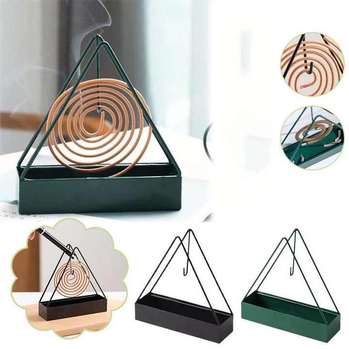 "Triangulärt myggspiralställ i svart järn, elegant och stabil design för inomhus och utomhus bruk, 15.5×15×4.5 cm."