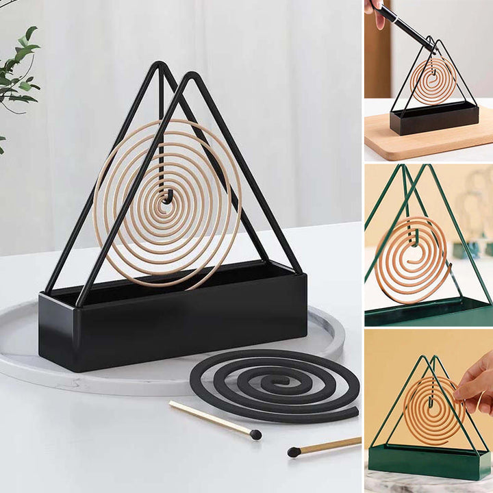 "Triangulärt myggspiralställ i svart järn, elegant och stabil design för inomhus och utomhus bruk, 15.5×15×4.5 cm."