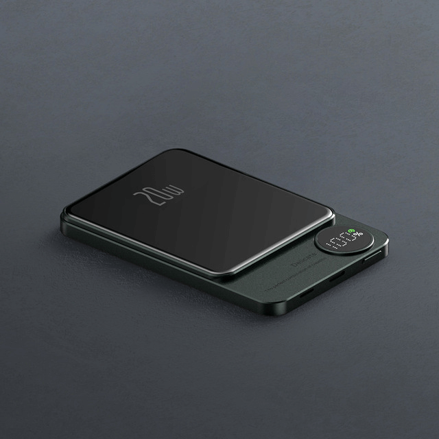 "Ultratunn magnetisk powerbank i grått, grönt och lila med trådlös snabbladdning och LED-display för batterikoll."