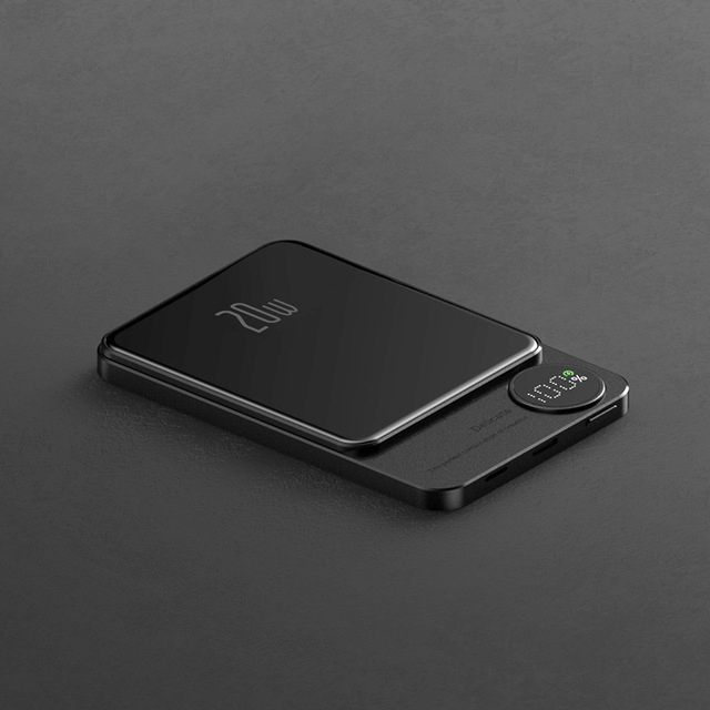 "Ultratunn magnetisk powerbank i grått, grönt och lila med trådlös snabbladdning och LED-display för batterikoll."