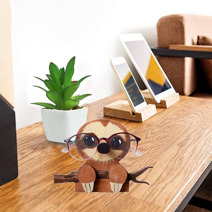"Unikt trä glasögonställ med djurdesign som corgi och katt, perfekt för hemmet. Dekorativ och funktionell inredningsdetalj."