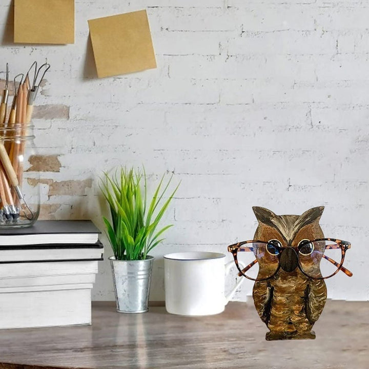 "Unikt trä glasögonställ med djurdesign som corgi och katt, perfekt för hemmet. Dekorativ och funktionell inredningsdetalj."
