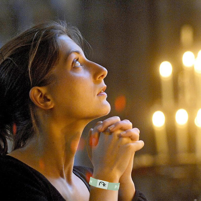 "Unisex bibelarmband med NFC-funktion, justerbart polyesterband, flerfärgat. Stilfullt och meningsfullt accessoarval."