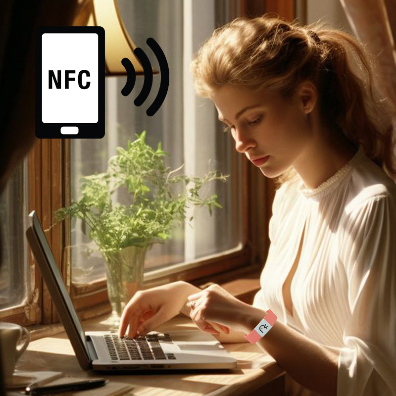 "Unisex bibelarmband med NFC-funktion, justerbart polyesterband, flerfärgat. Stilfullt och meningsfullt accessoarval."