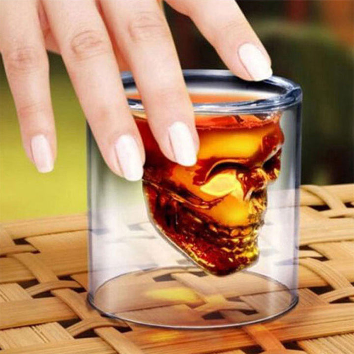 "Unisex döskalleglas med unik design, dubbla glaslager, perfekt för rom och whisky, skapar en dramatisk effekt."