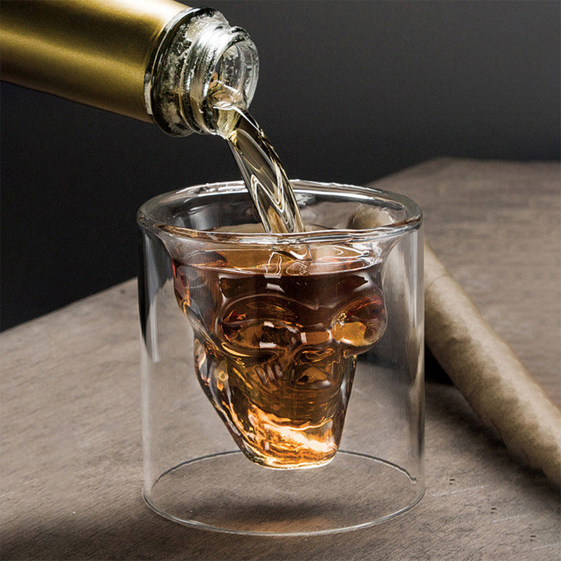 "Unisex döskalleglas med unik design, dubbla glaslager, perfekt för rom och whisky, skapar en dramatisk effekt."