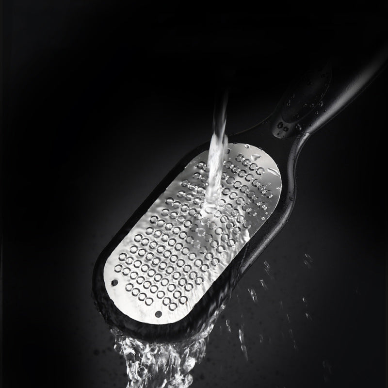 "Unisex exfolierande fotverktyg med ergonomiskt handtag och dubbelsidig användning för säker borttagning av död hud."
