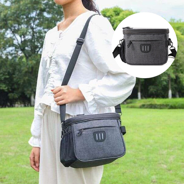 Unisex grå cykelväska med reflexremmar, rymlig design för nödvändigheter, lätt montering, stilren och säker.